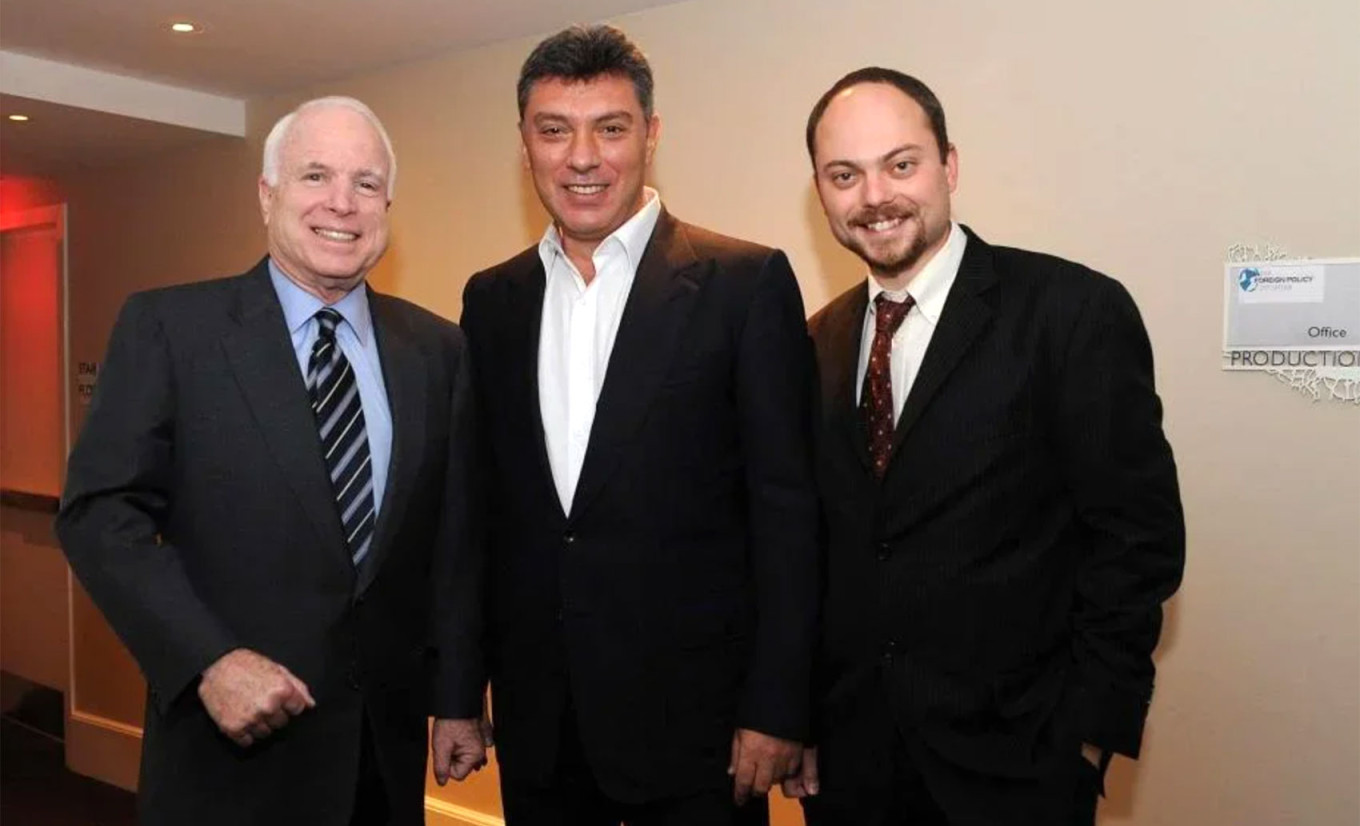  Vladimir Kara-Murza, Boris Nemtsov, and John McCain. Nemtsov Bridge 