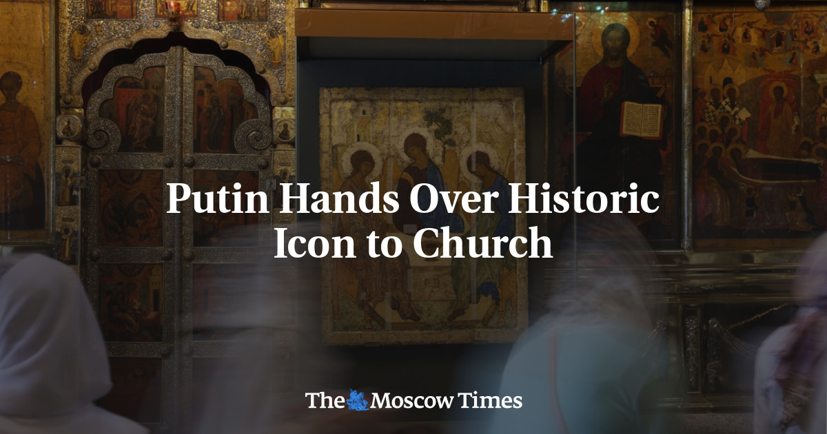 Putin Hands Over Historic Icon to Church