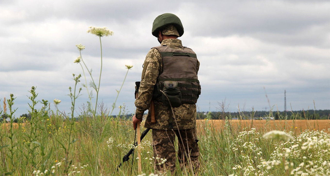  A Ukrainian sapper at work. Military Media Center / Ukrainian Ministry of Defense 