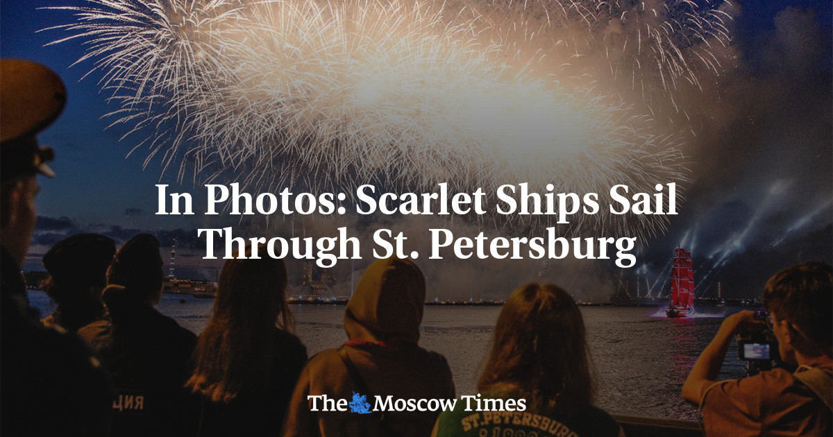 In Photos: Scarlet Ships Sail Through St. Petersburg