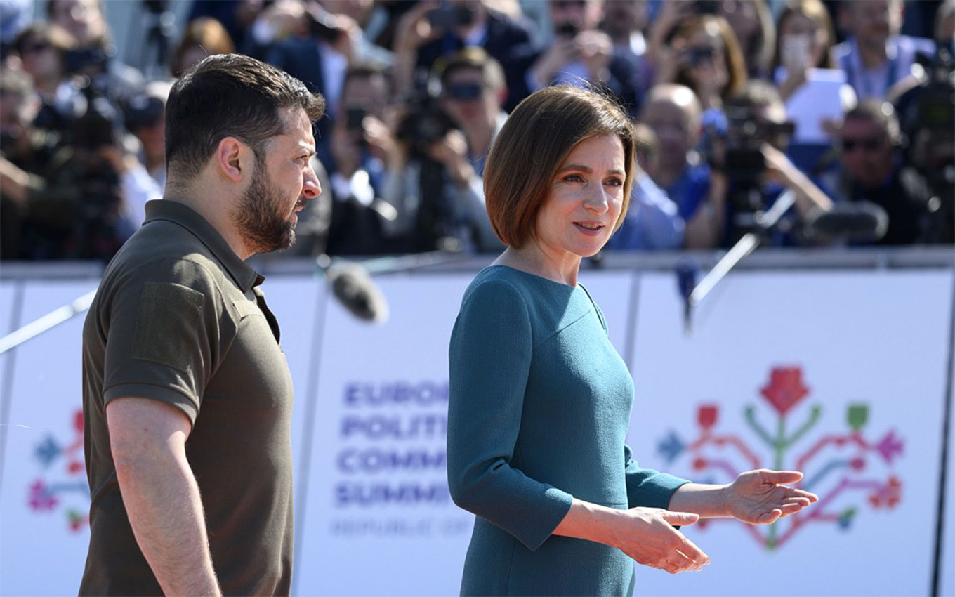  Presidents Maia Sandu and Volodymyr Zelensky at the European Political Community Summit in Moldova. president.gov.ua 