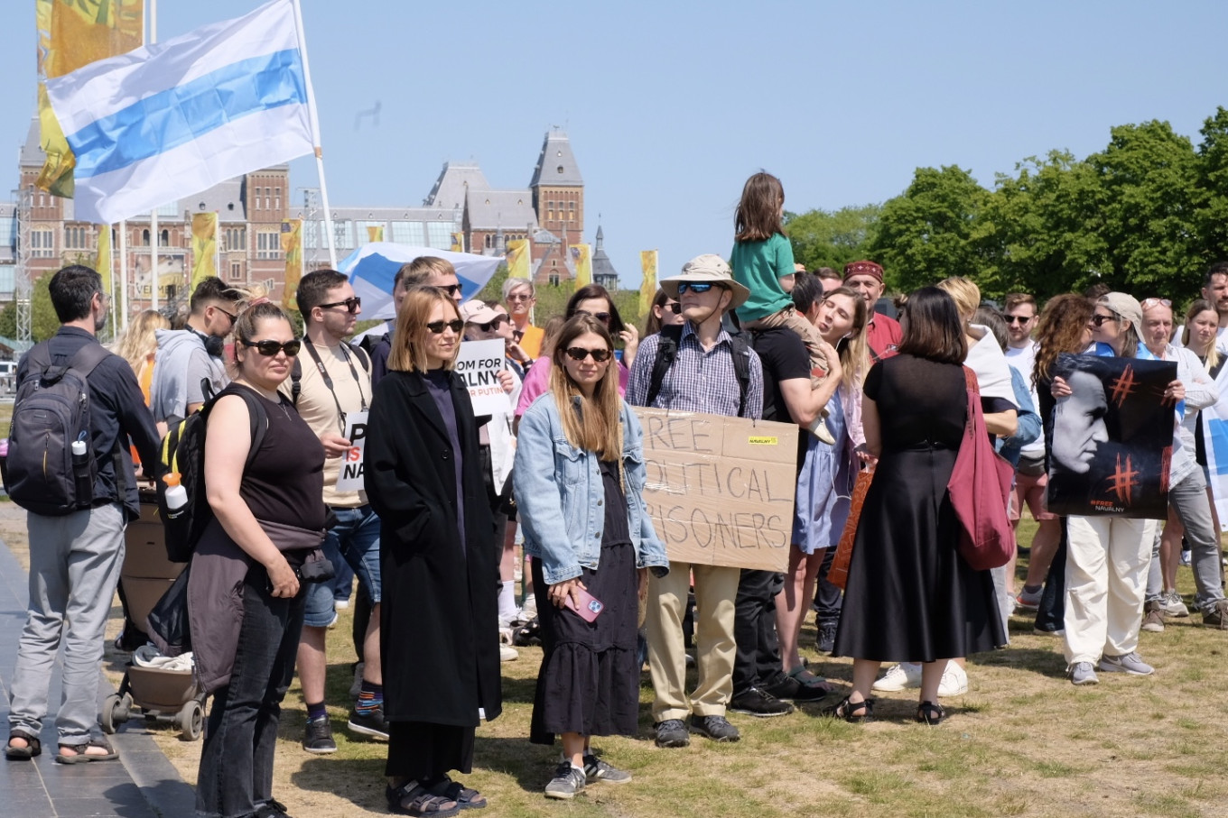  Pro-Navalny protesters in Amsterdam, Netherlands TMT 