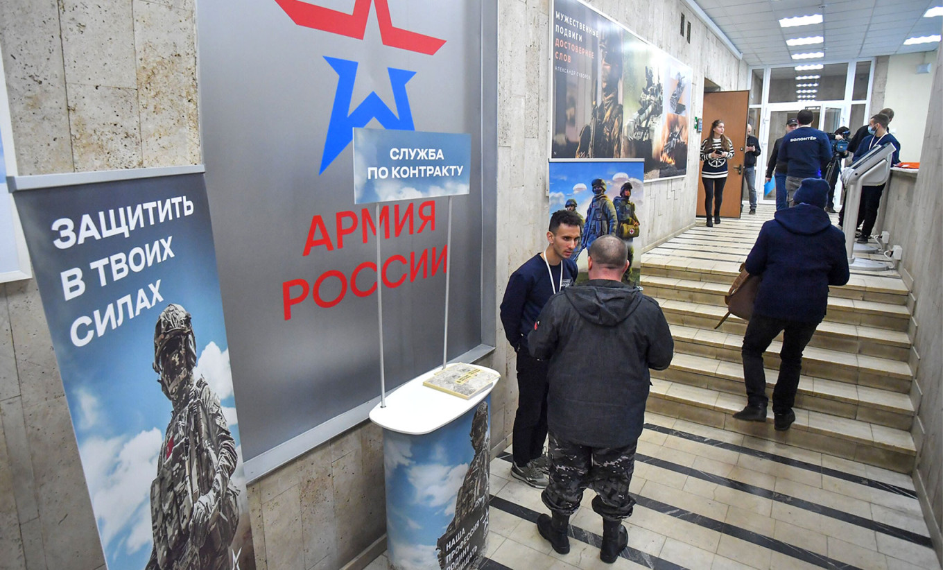  Military recruitment center on Yablochkova Street in Moscow. Sergei Kiselev / Moskva News Agency 