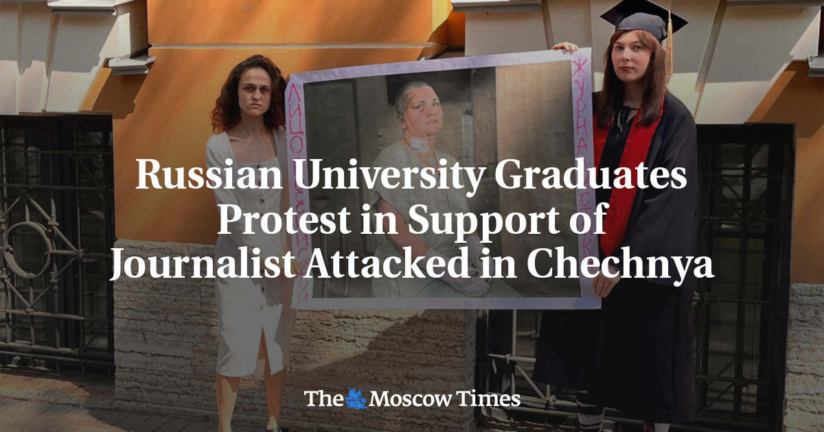 Russian University Graduates Protest in Support of Journalist Attacked in Chechnya