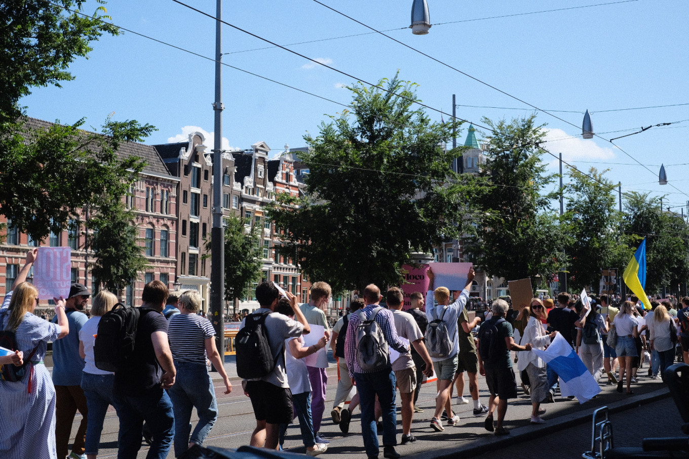  Protesters march through Amsterdam's city center. Anastasia Tenisheva / MT 