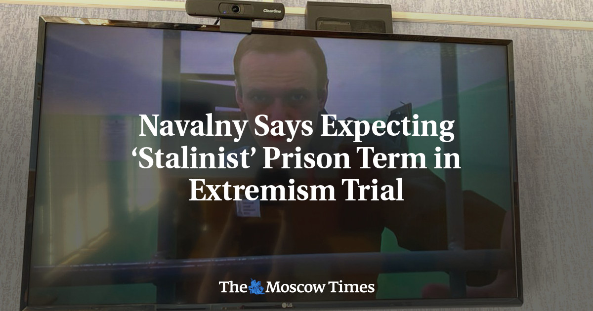 Navalny Says Expecting ‘Stalinist’ Prison Term in Extremism Trial
