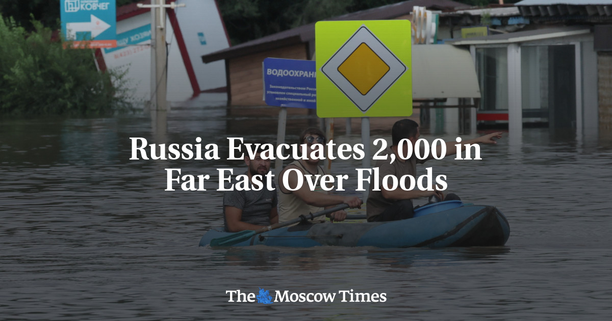 Russia Evacuates 2,000 in Far East Over Floods