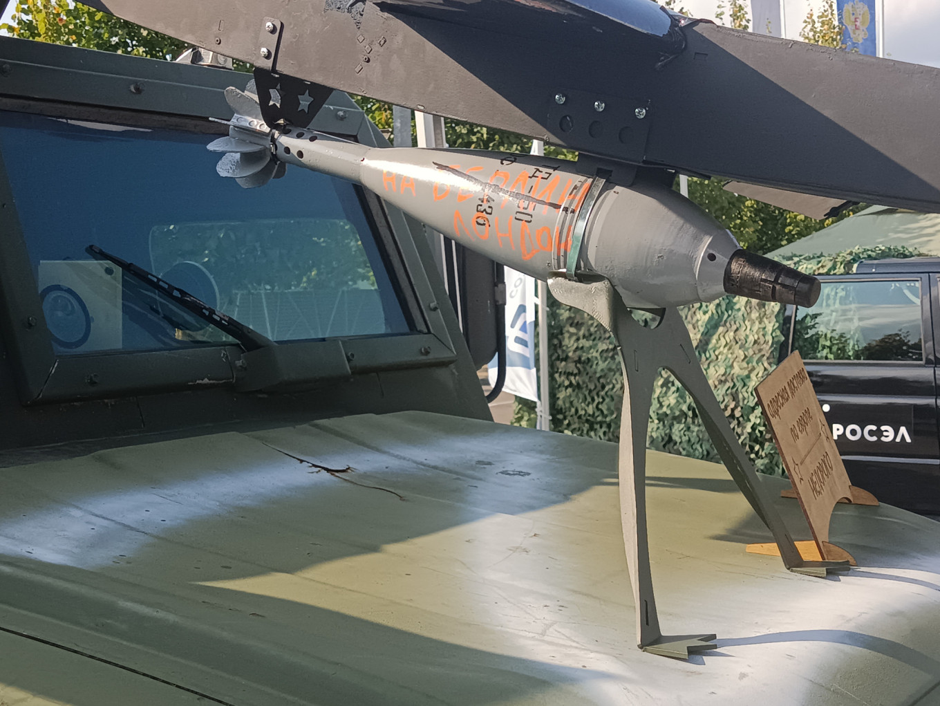  A display showing a drone carrying a bomb painted with the words “to Berlin” and “to London.” Giovanni Pigni / MT 