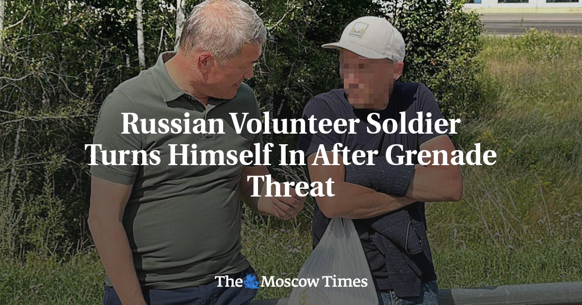 Russian Volunteer Soldier Turns Himself In After Grenade Threat