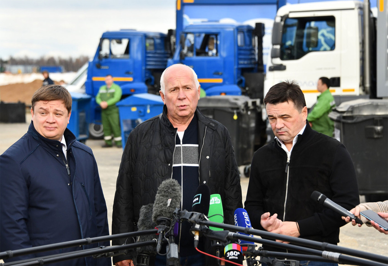  From left: RT-Invest CEO Andrei Shipelov, Rostec State Corporation CEO Sergei Chemezov and Moscow region Governor Andrei Vorobyev open a waste processing plant in Myachkovo in 2019. Igor Ivanko / Moskva News Agency 