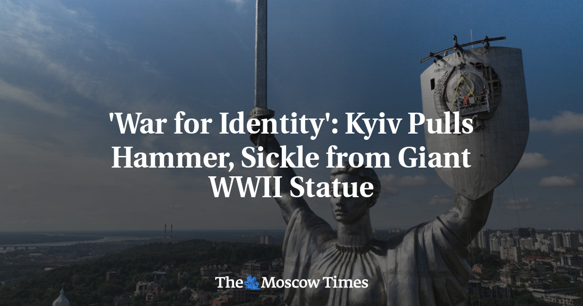 ‘War for Identity’: Kyiv Pulls Hammer, Sickle from Giant WWII Statue