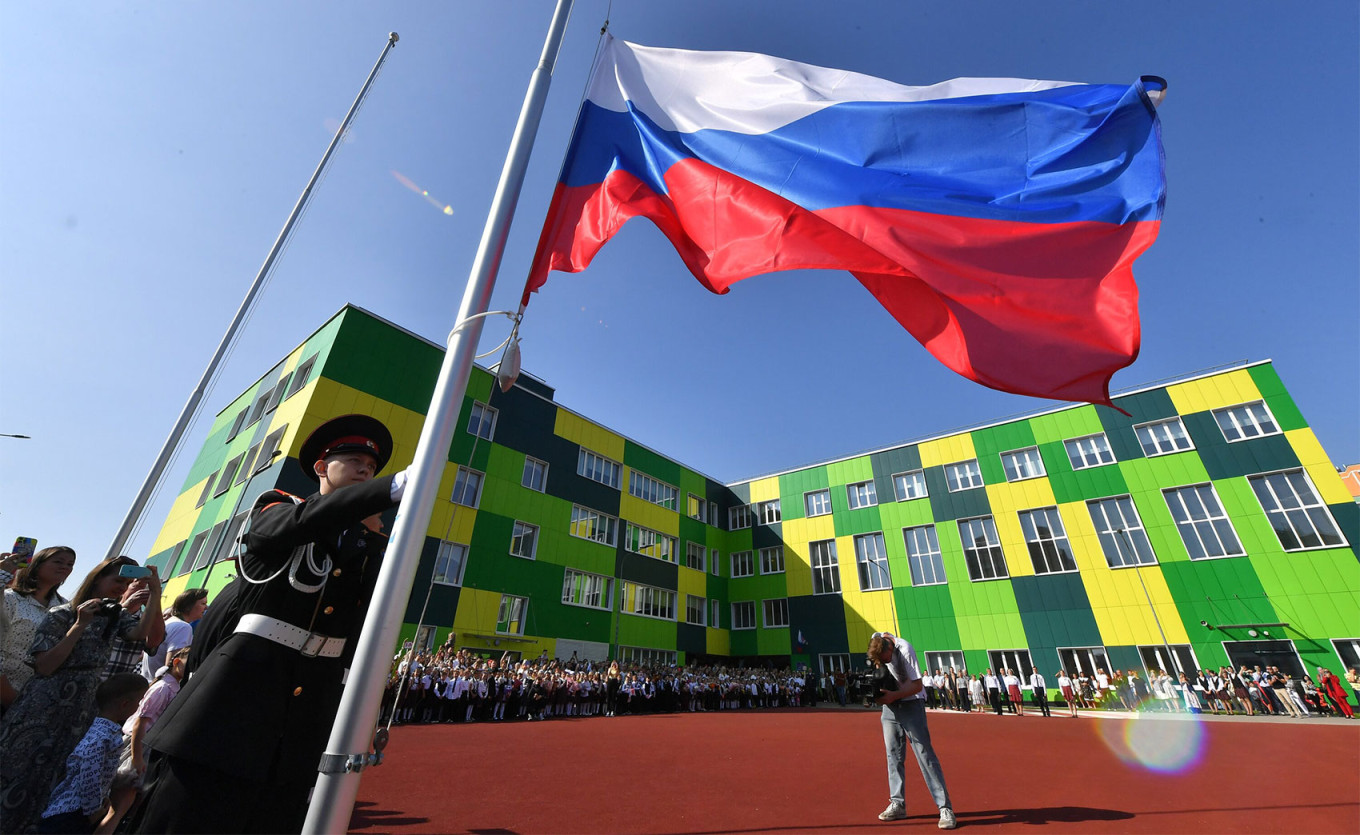  Raising the Russian flag at a Moscow school, a practice that was implemented after the invasion of Ukraine. Sergei Kiselev / Moskva News Agency 