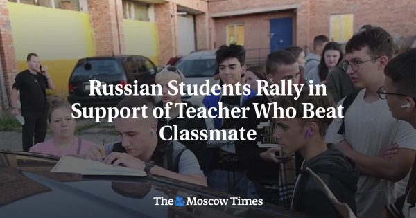 Russian Students Rally in Support of Teacher Who Beat Classmate