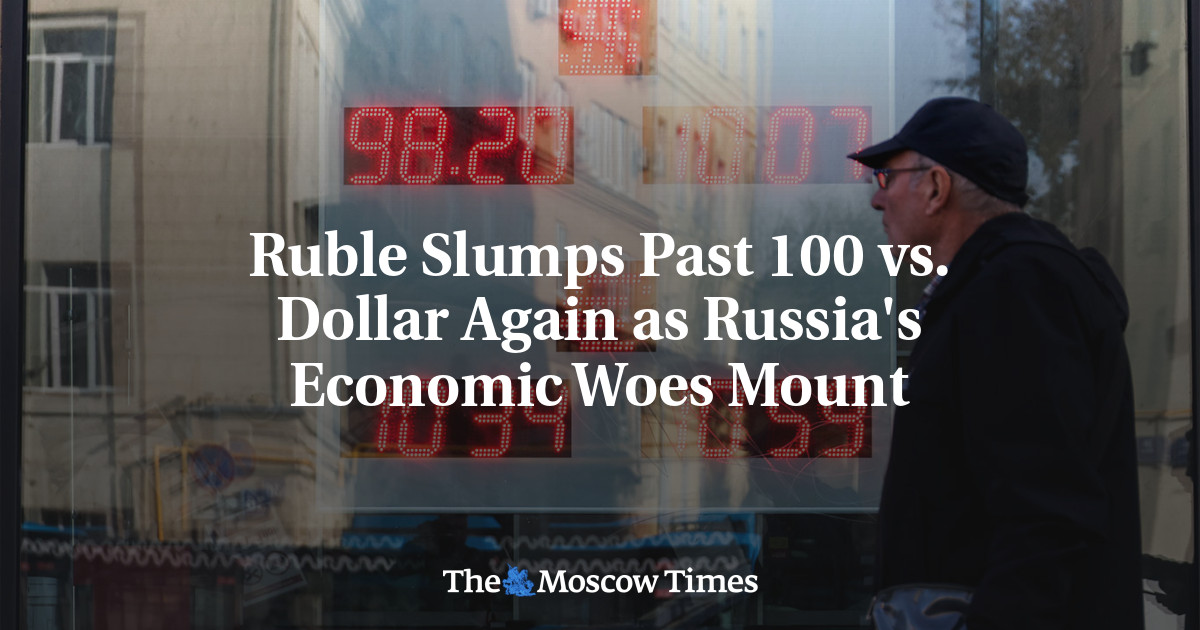 Ruble Slumps Past 100 vs. Dollar Again as Russia’s Economic Woes Mount