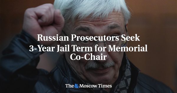 Russian Prosecutors Seek 3-Year Jail Term for Memorial Co-Chair