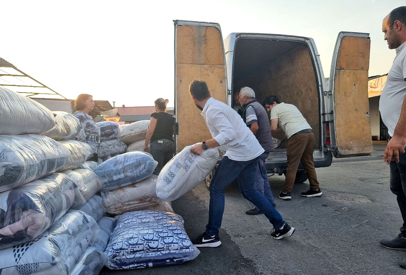  Unloading humanitarian aid in Goris. Ethos 