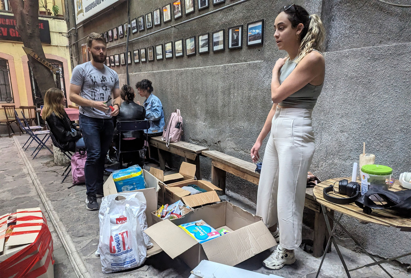  Collecting humanitarian aid at Mirzoyan Library. Kirill Ponomarev 