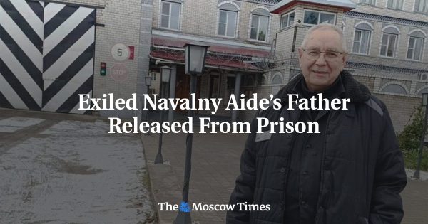 Exiled Navalny Aide’s Father Released From Prison