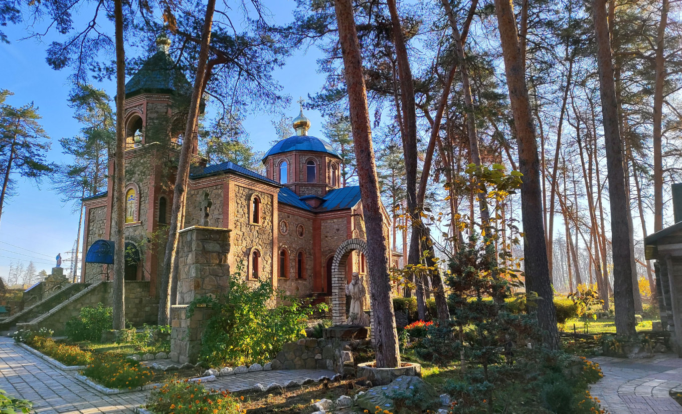  The sanctuary of Krestovozdvizhensky. MT 