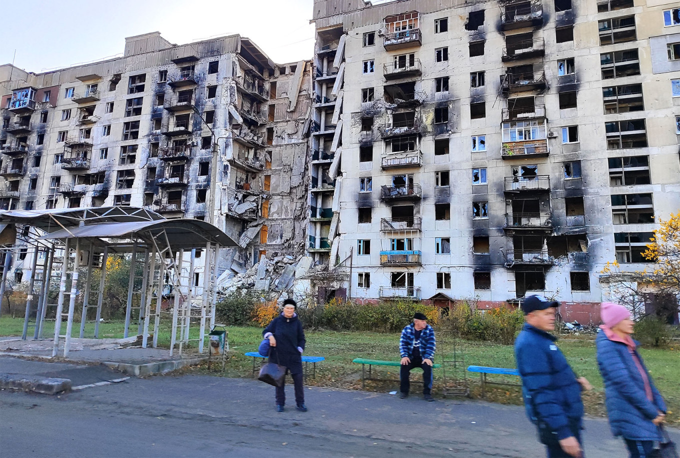  Damaged apartment blocks on the outskirts of Sievierodonetsk. MT 