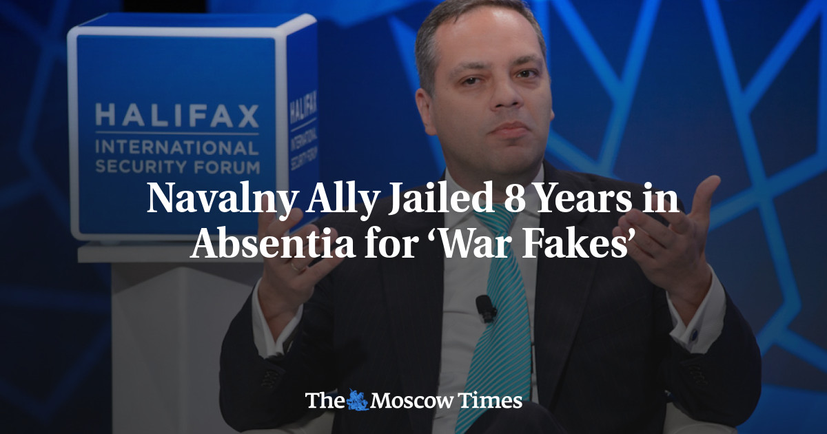 Navalny Ally Jailed 8 Years in Absentia for ‘War Fakes’