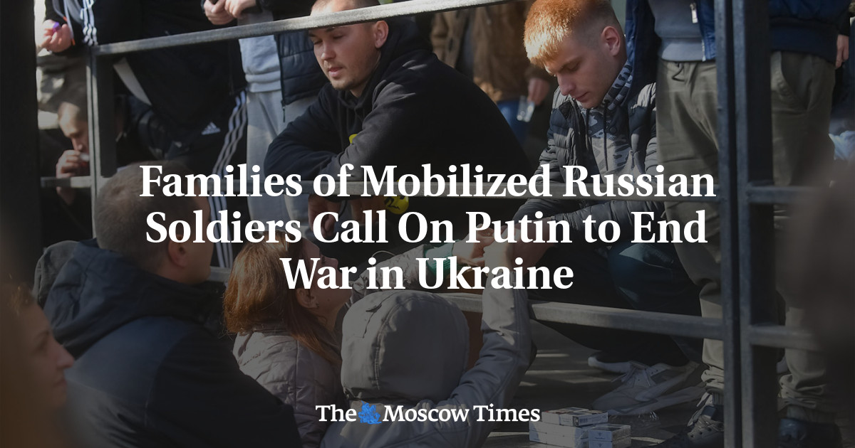 Families of Mobilized Russian Soldiers Call On Putin to End War in Ukraine