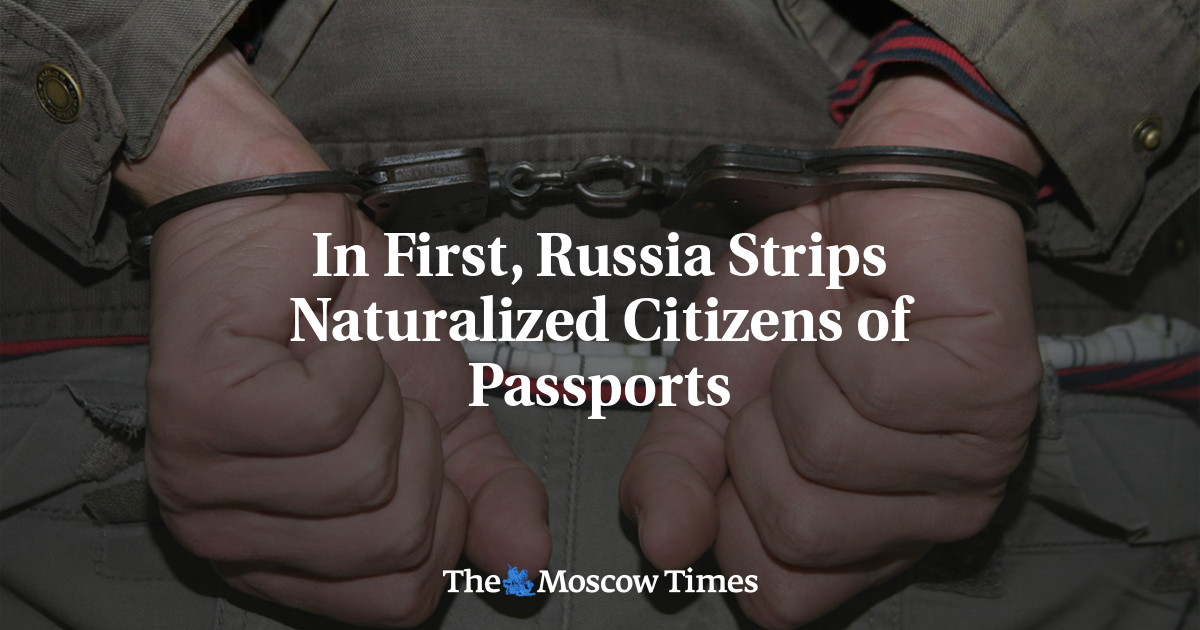 In First, Russia Strips Naturalized Citizens of Passports