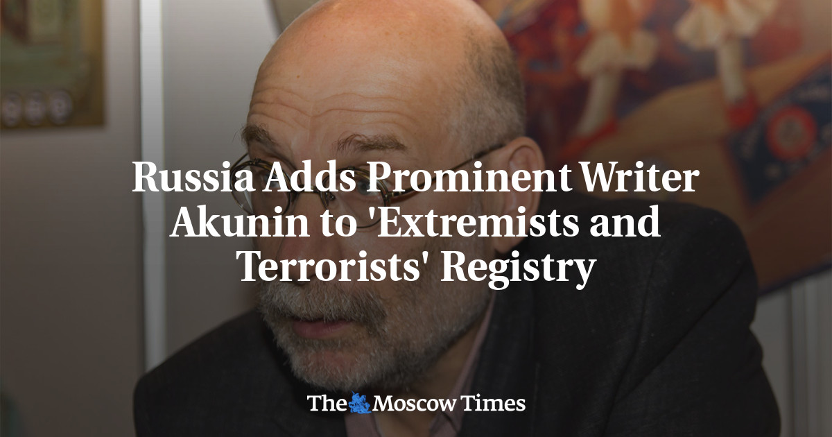 Russia Adds Prominent Writer Akunin to ‘Extremists and Terrorists’ Registry