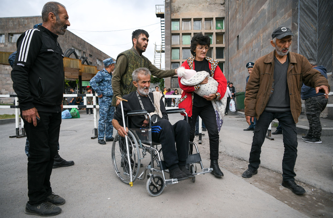  Armenians fleeing Nagorno-Karabakh. Alexander Patrin / TASS 