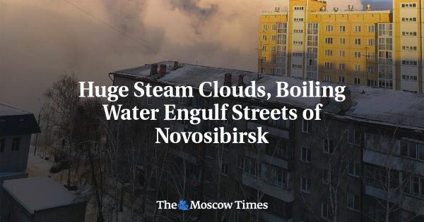 Huge Steam Clouds, Boiling Water Engulf Streets of Novosibirsk