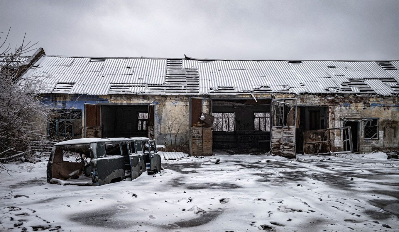  An abandoned garage in Chasiv Yar. Nicolas Cleuet 