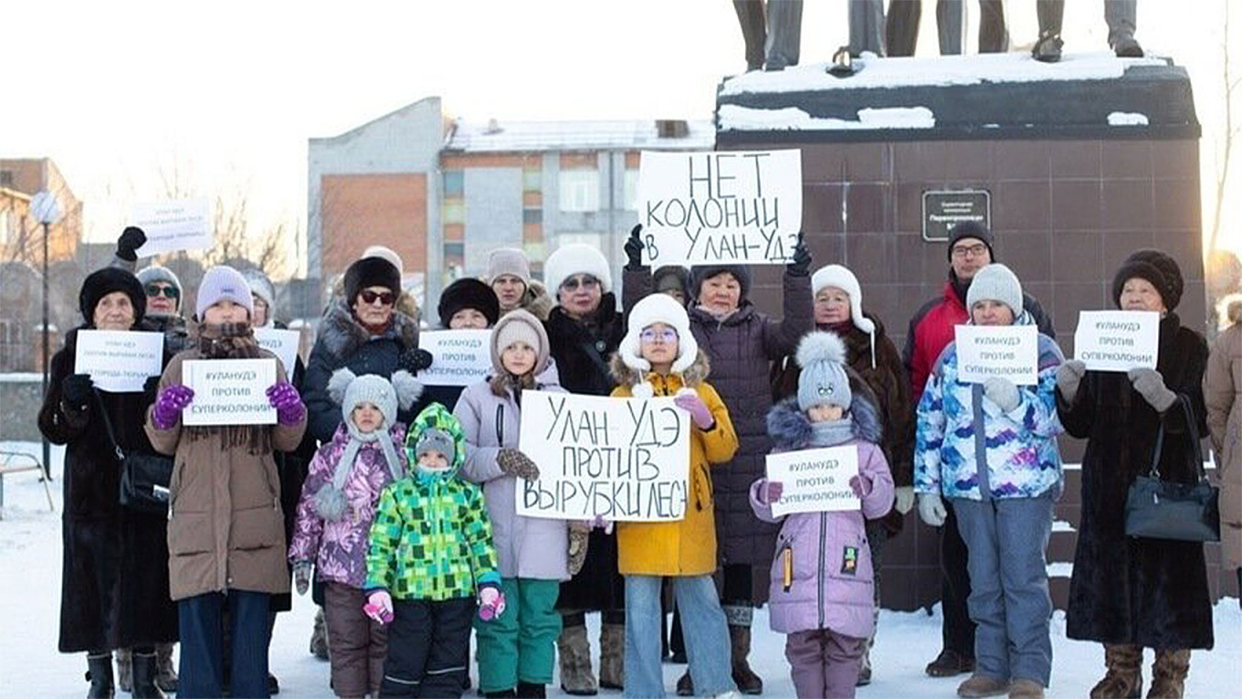  Ulan-Ude residents at a protest against the construction of the new prison. change.org 