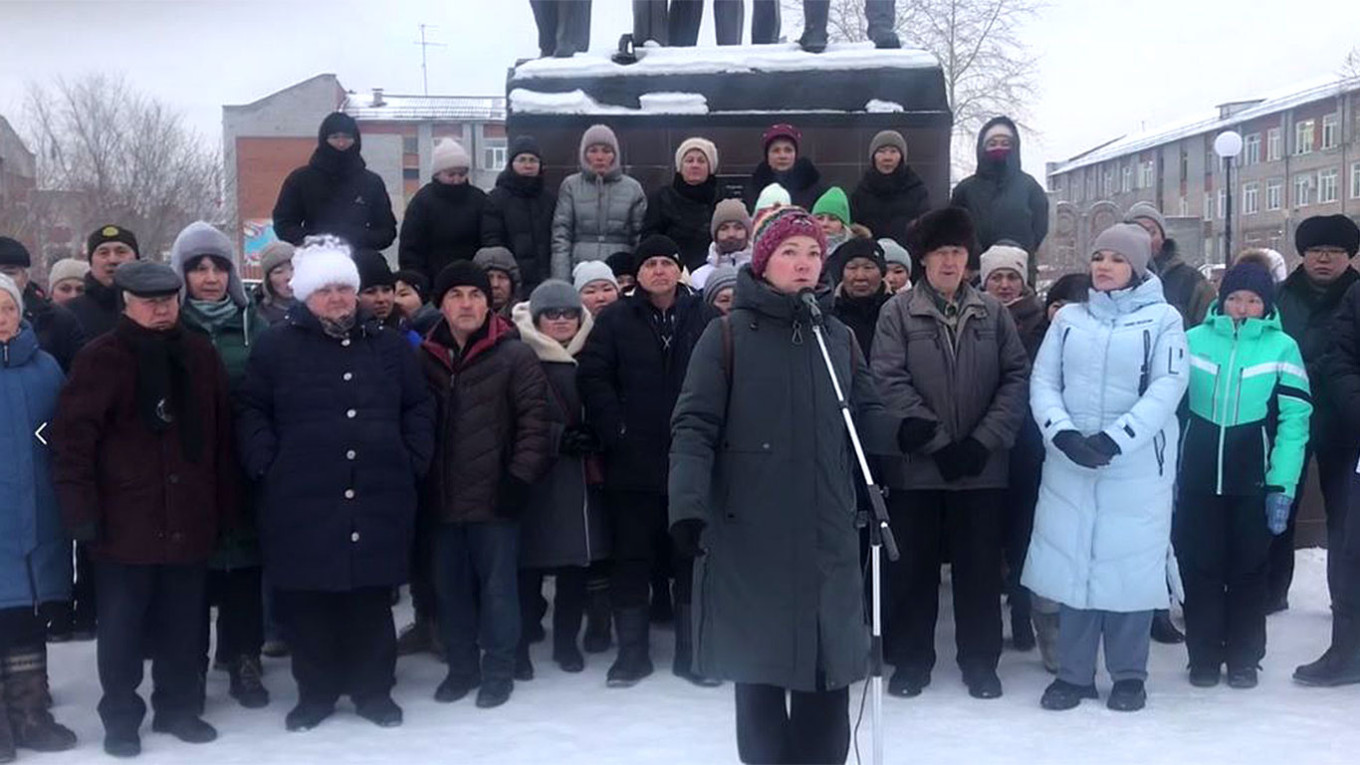  Ulan-Ude residents at a protest against the construction of the new prison. arigus.tv 