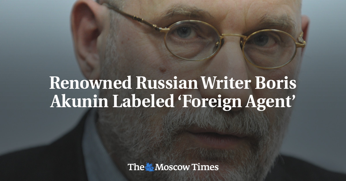 Renowned Russian Writer Boris Akunin Labeled ‘Foreign Agent’