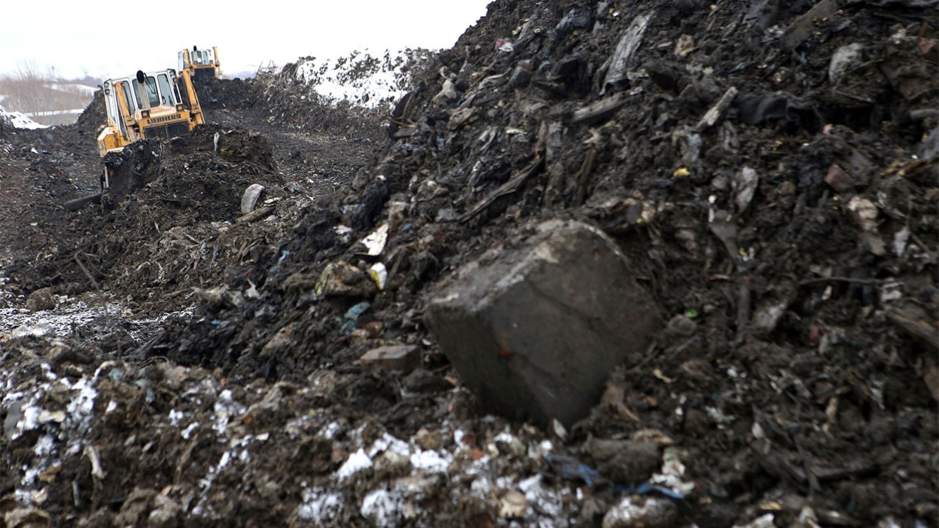  Waste dumping in the Moscow region. Andrei Nikerichev / Moskva News Agency 