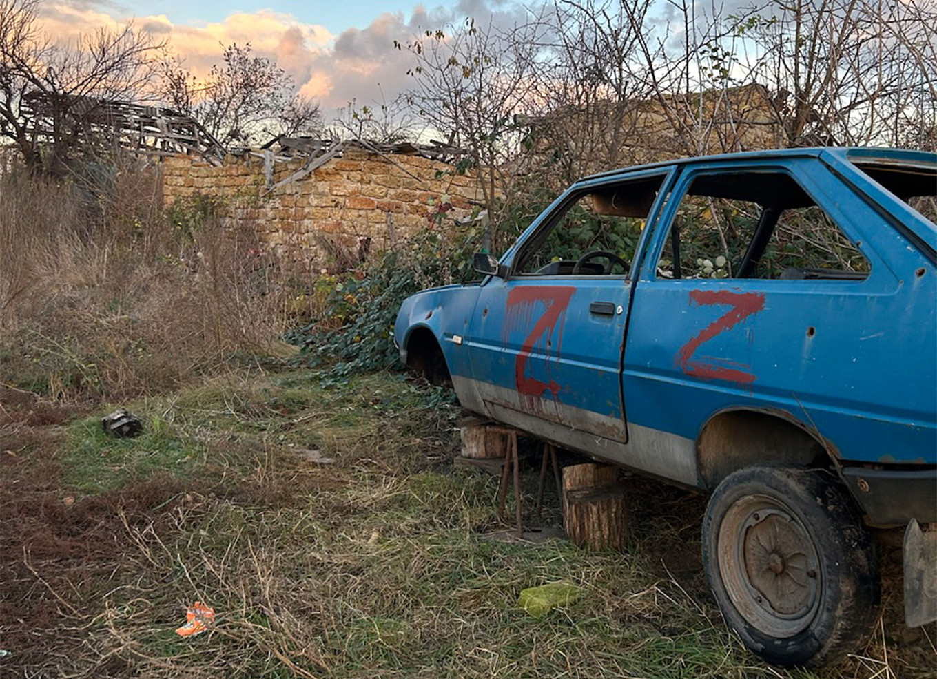  The letter “Z” – the symbol of Russia’s invasion of Ukraine – spraypainted on a car in Kam’yanka. Joshua Robert Kroeker 