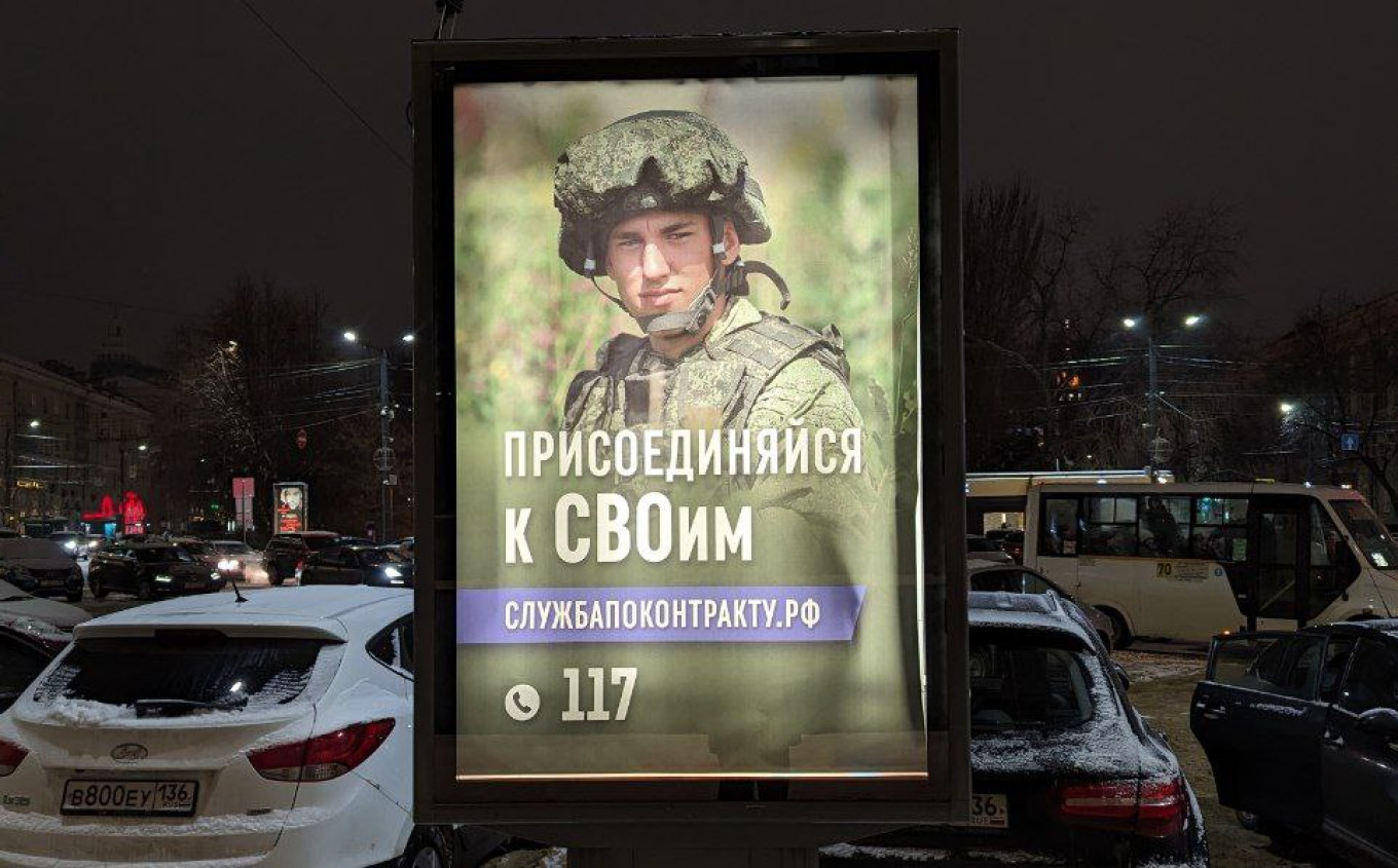  A contract military service recruitment advertisement in Voronezh. Moscow Times Reporter 