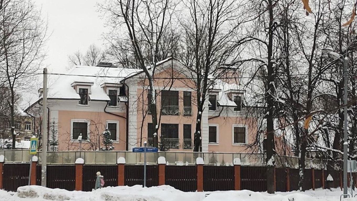  A new mansion on an old plot of land. Anton Belyaev 