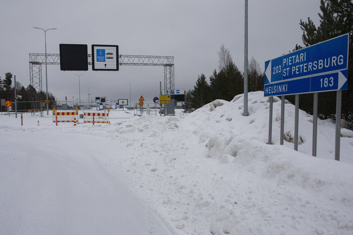  The closed Vaalimaa border crossing between Finland and Russia. IMAGO / Lehtikuva 