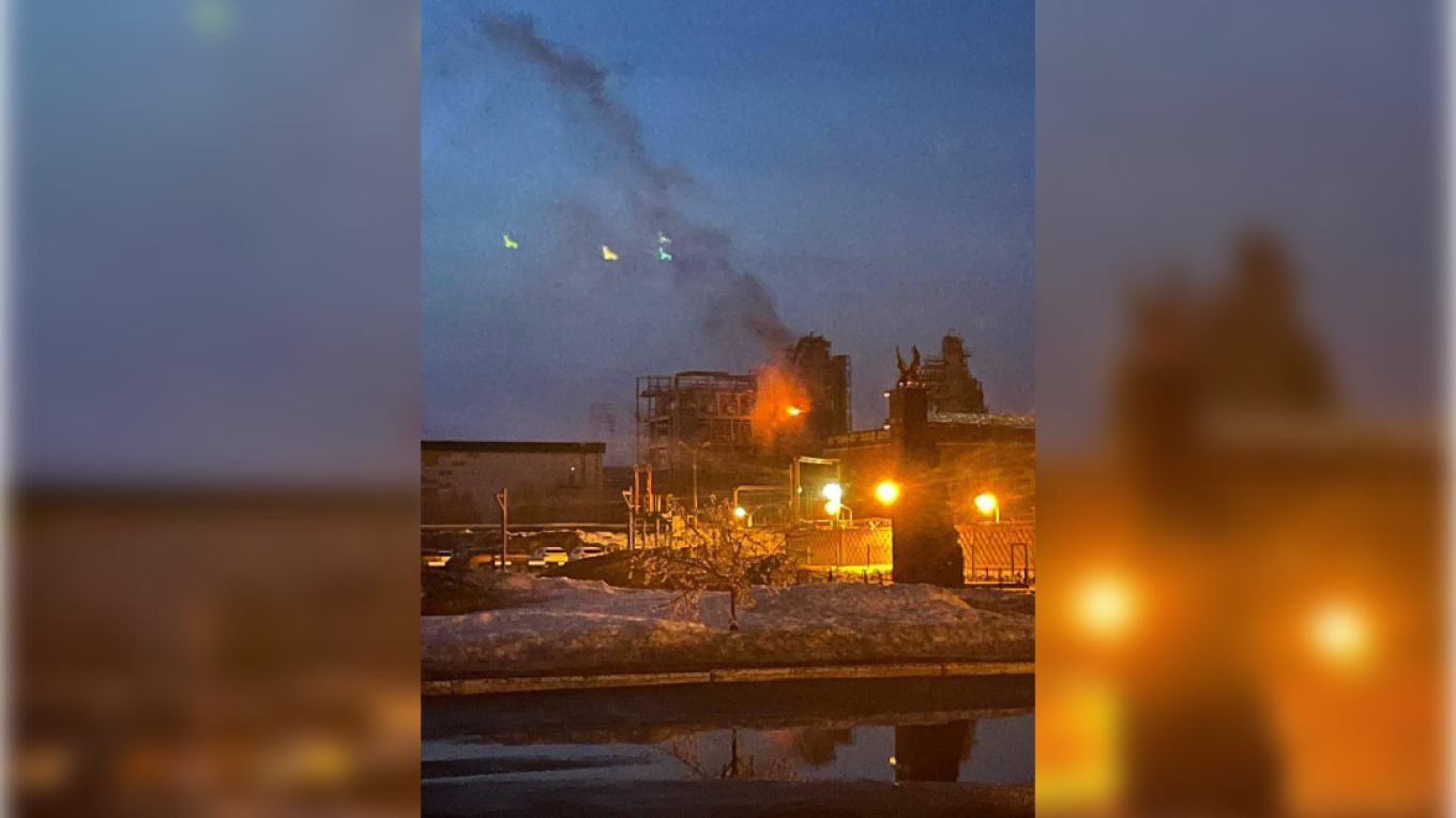  The TANEKO oil refinery in the city of Nizhnekamsk following Tuesday's strike. Baza / Telegram 