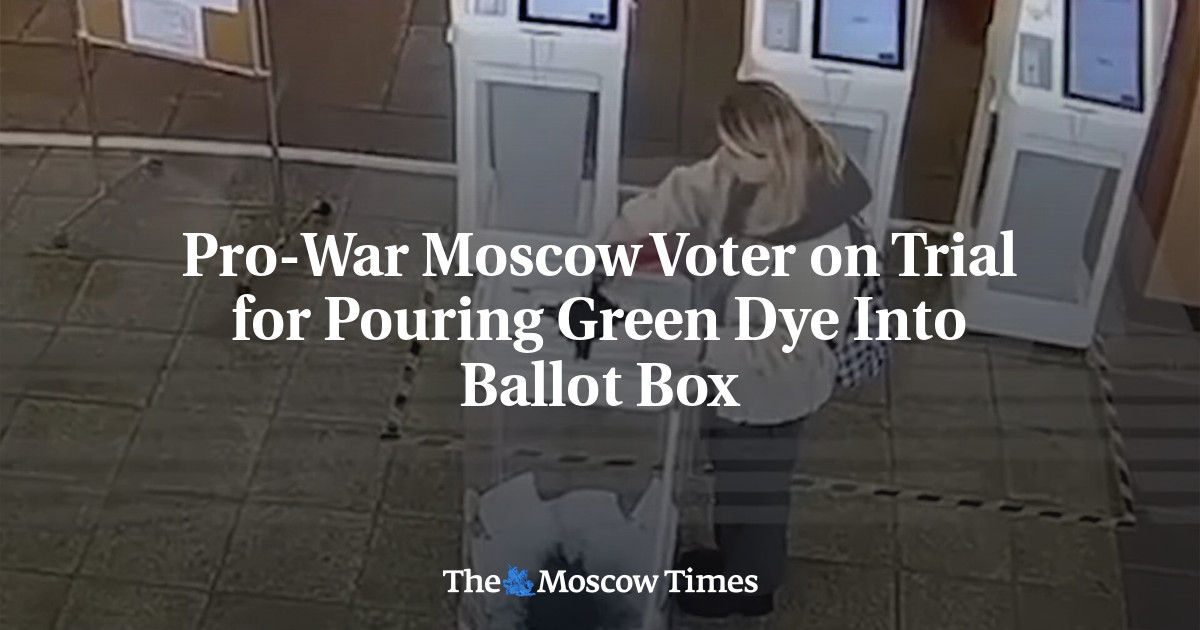 Pro-War Moscow Voter on Trial for Pouring Green Dye Into Ballot Box