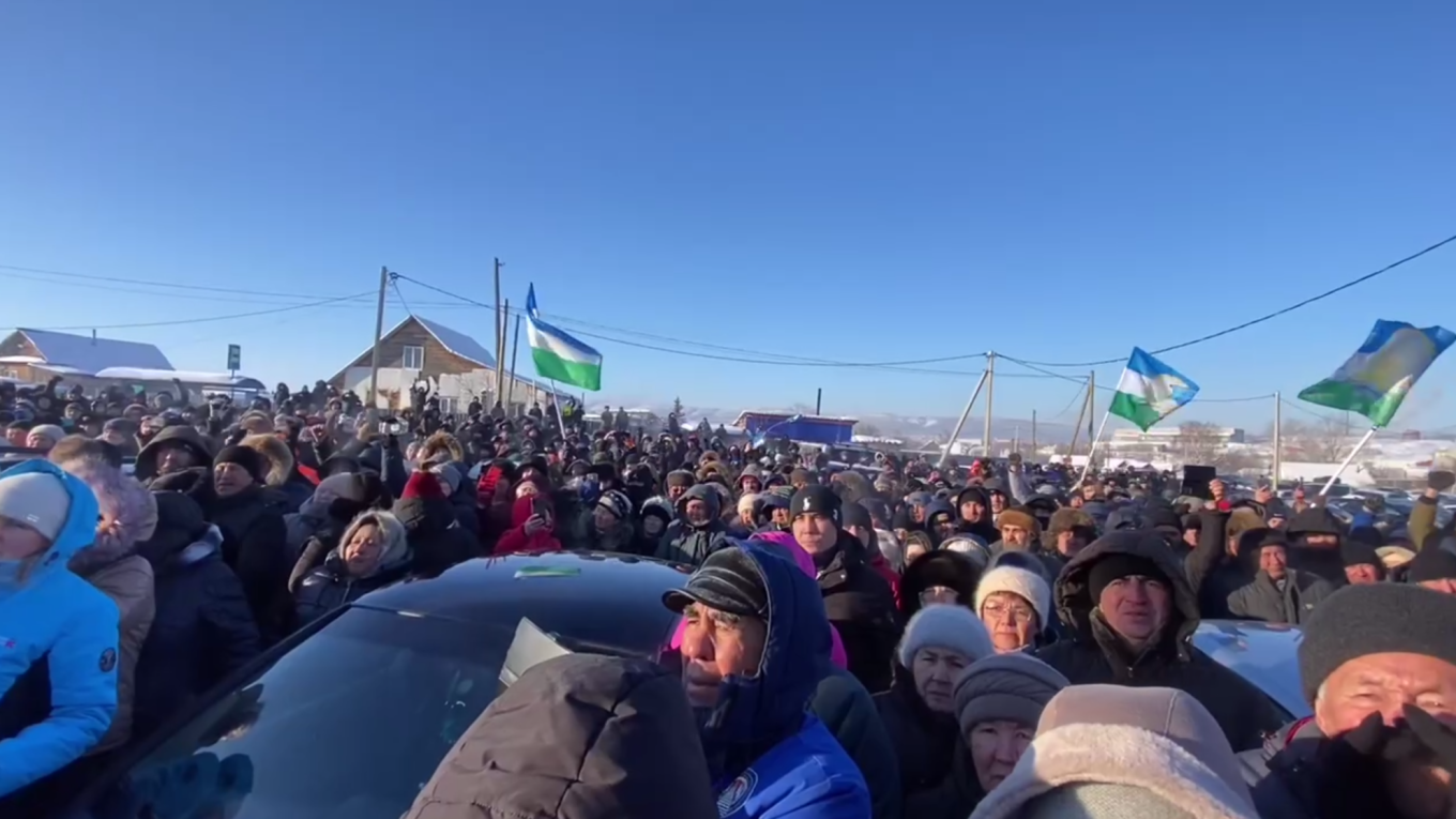  Protesters in the Bashkir town of Baymak. Screen grab / Telegram 