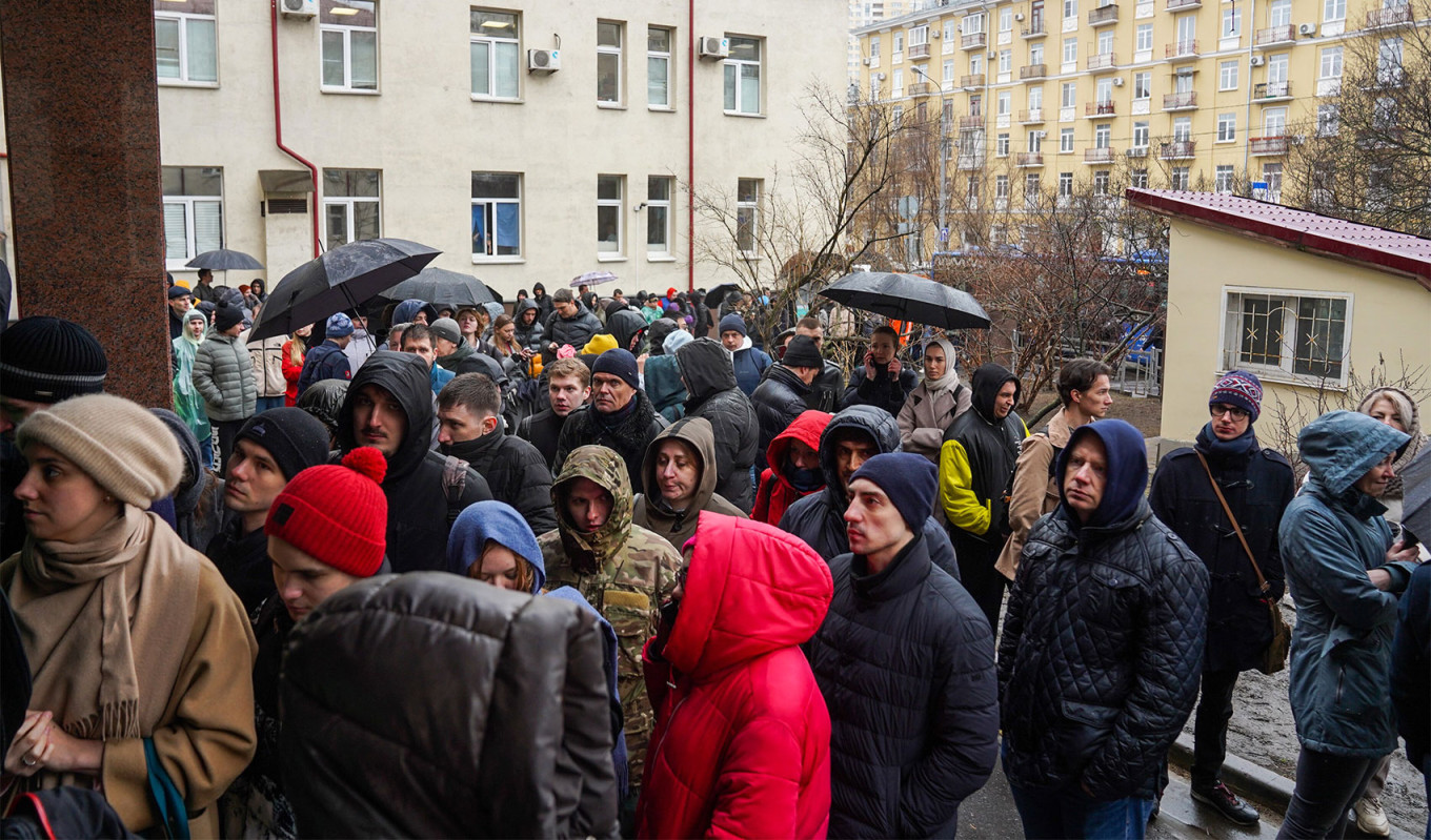  Citizens queue to donate blood for victims at Crocus City Hall. Pelagia Tikhonova / Moskva News Agency 