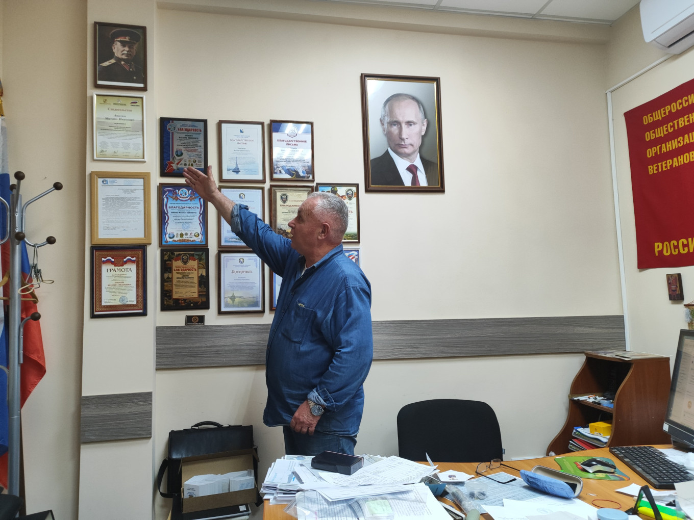  Retired navy captain Mikhail Anokhin at his office in Sevastopol. MT 