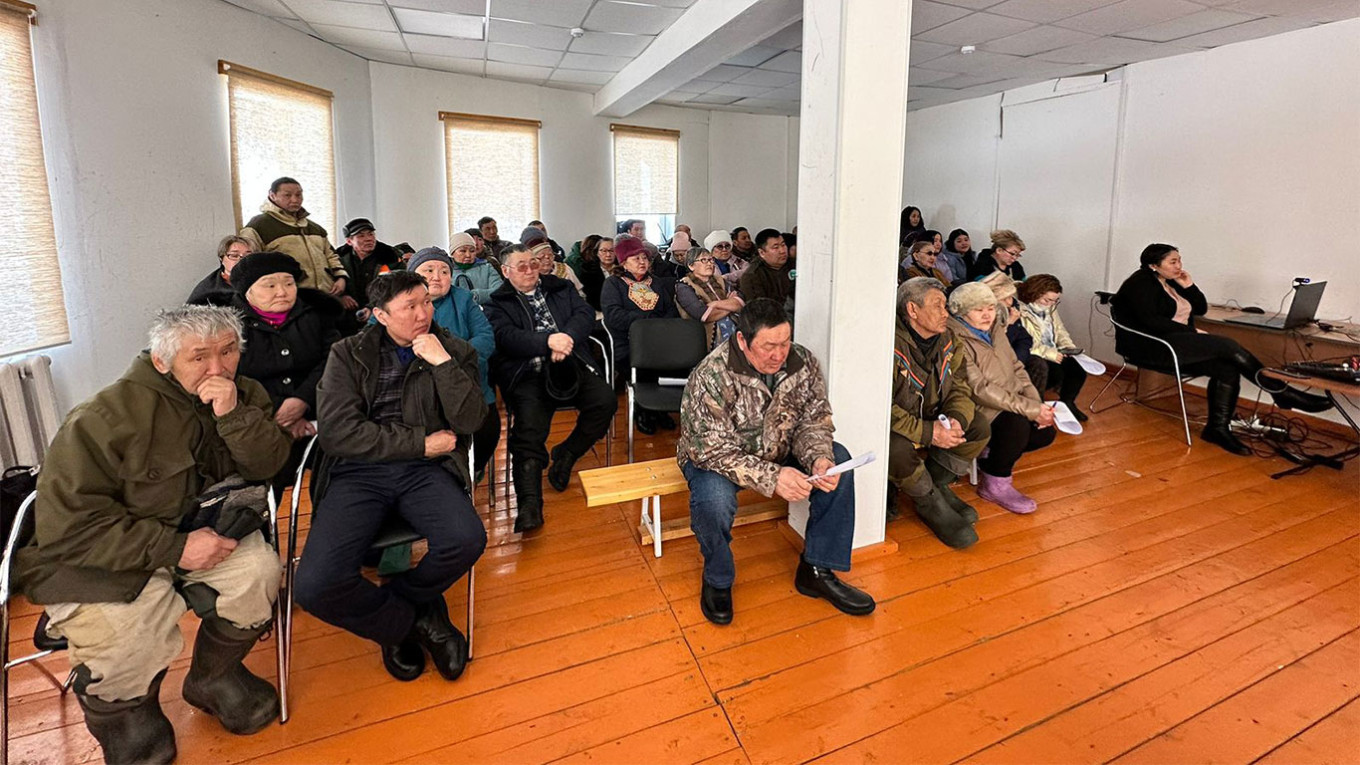  Tyanya villagers at a meeting with gold miners. Tyanya Village Administration 