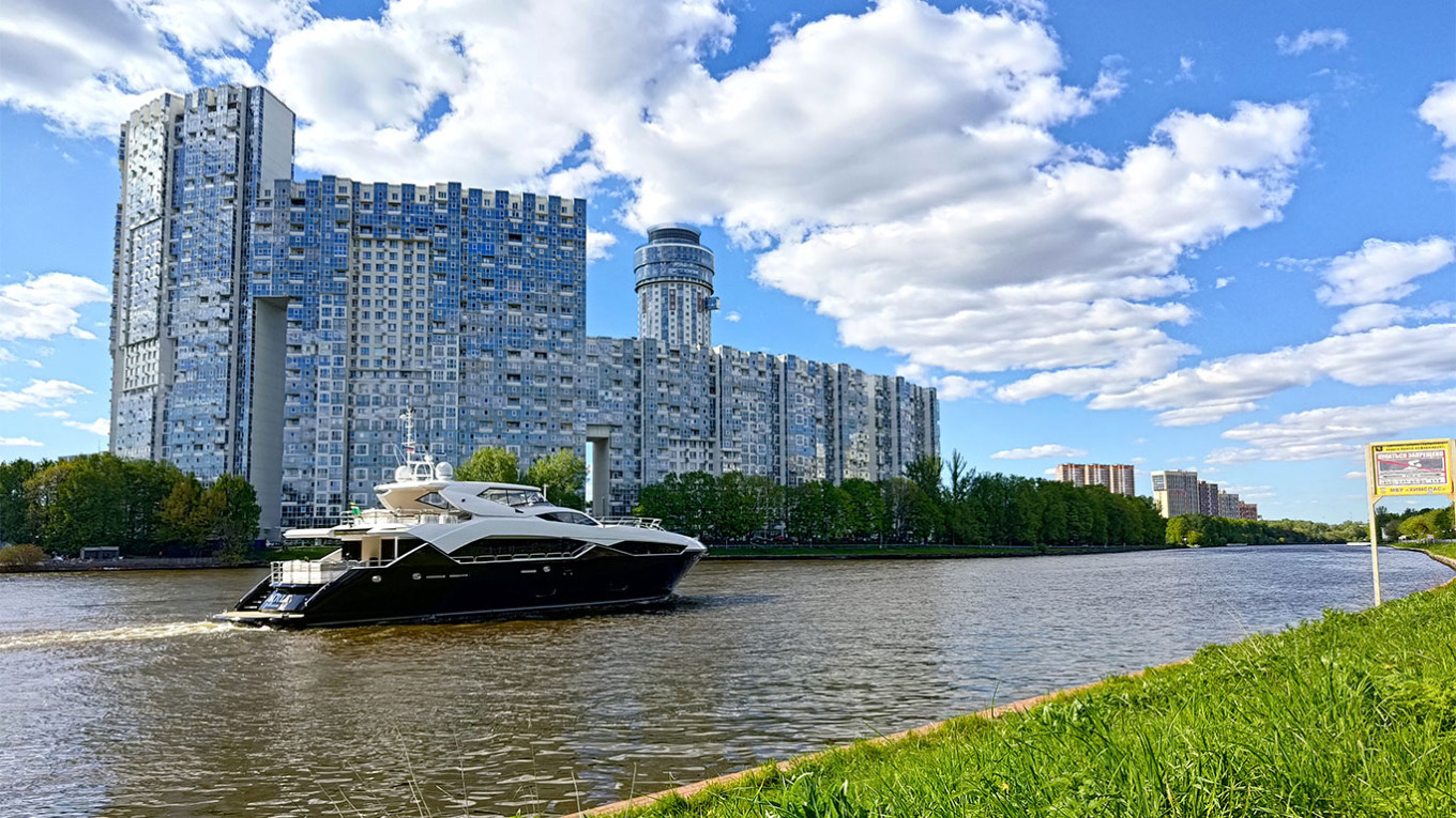  The Mayak residential complex as seen from the opposite bank of the Moscow Canal. Moscow Times Reporter 