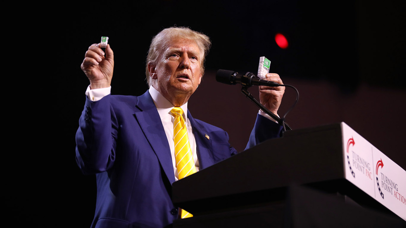  Former President of the United States Donald Trump speaking with attendees at a "Chase the Vote" rally at Dream City Church in Phoenix, Arizona. Gage Skidmore (CC BY-SA 2.0) 