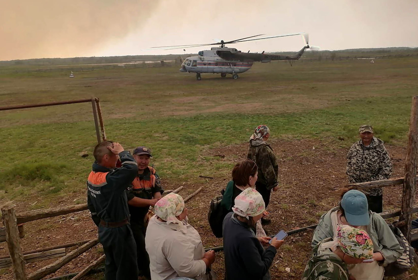  A helicopter evacuated 20 people in Abyisky ulus. vk.com/newsykt 