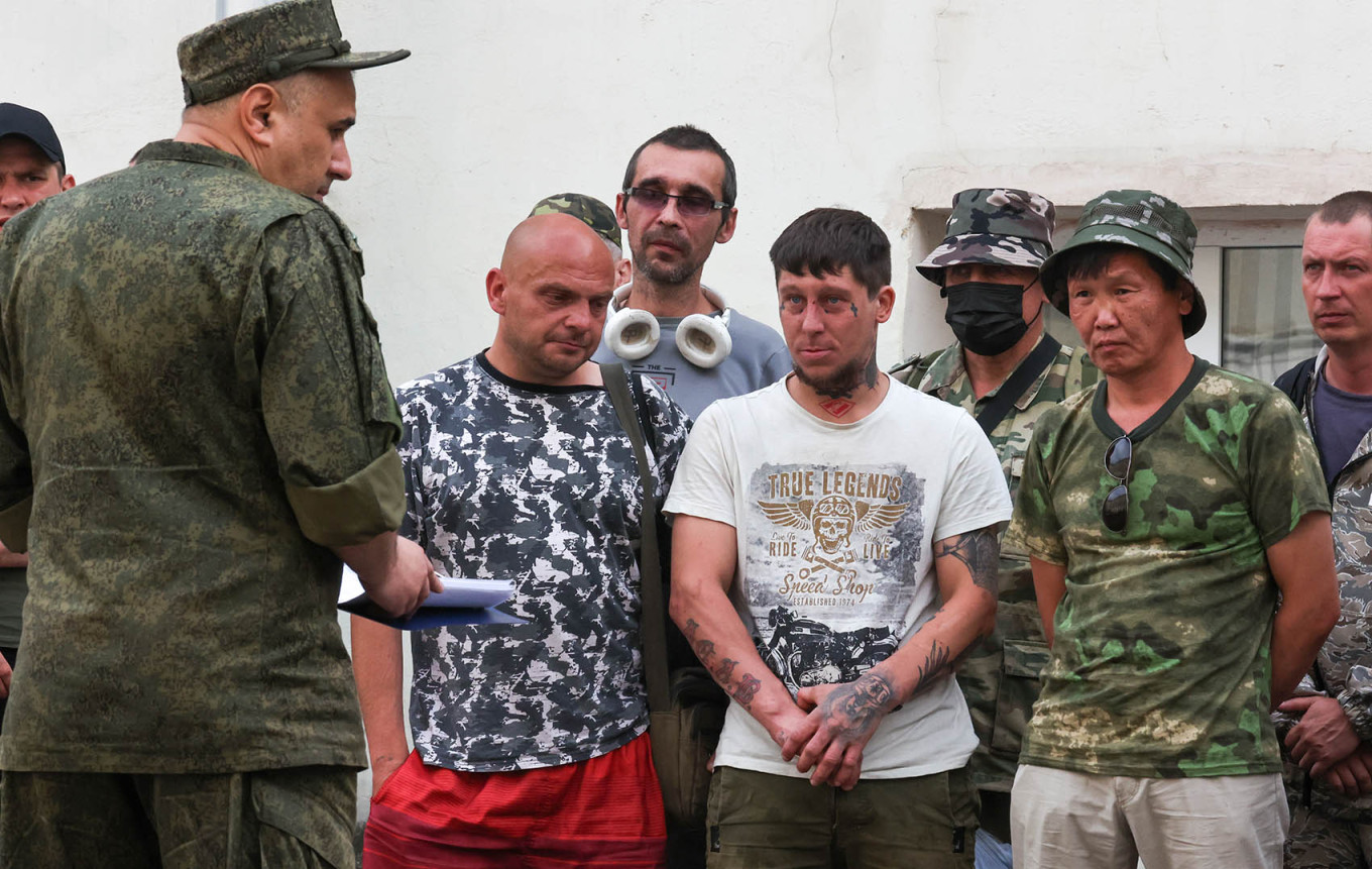  Men line up outside a regional military conscription office to depart for contract service with the Armed Forces in St. Petersburg. Peter Kovalev / TASS 