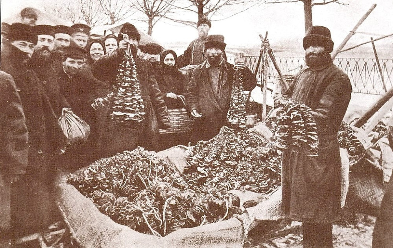  Mushroom market in St. Petersburg (magazine "Our Food" 1893). Wikimedia Commons 